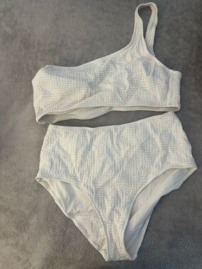 White Textured One-Shoulder Bikini Set